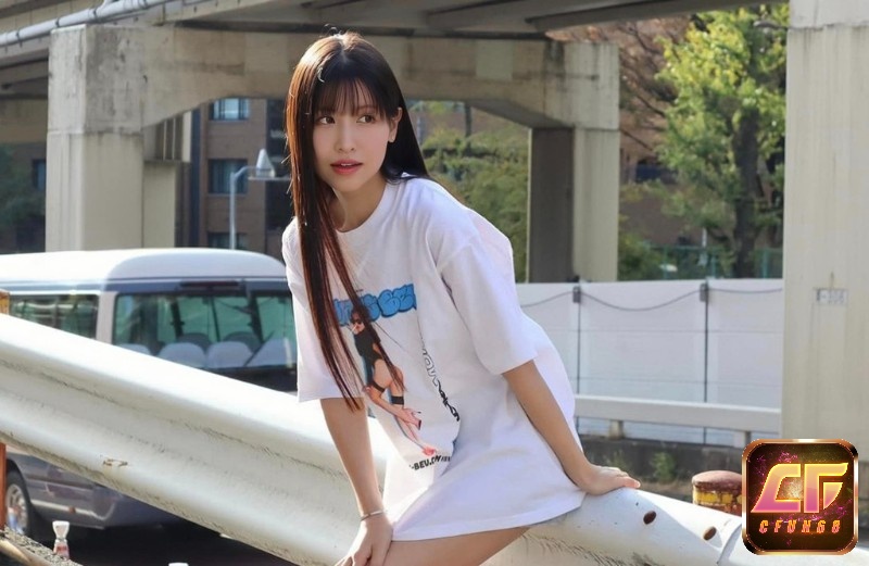 Momo Sakura là một trong số những diễn viên đang được yêu thích nhất tại Nhật Bản